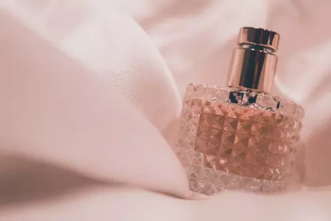 Top Apps to Buy the Right Perfume for You