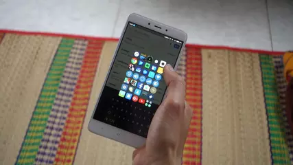 How to use big phone with one hand