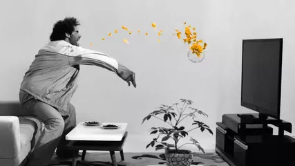 اگر زمان دیدن فوتبال تلویزیون خراب بشه چیکار می کنید؟